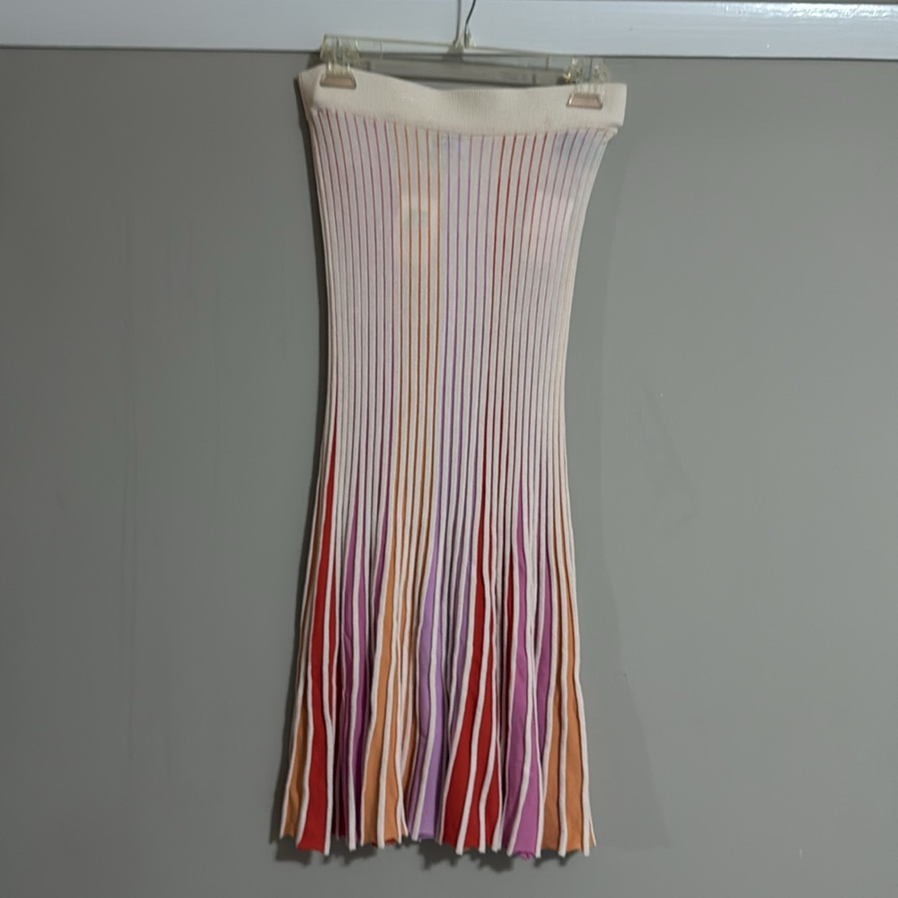 525 NWT size medium pleated skirt
